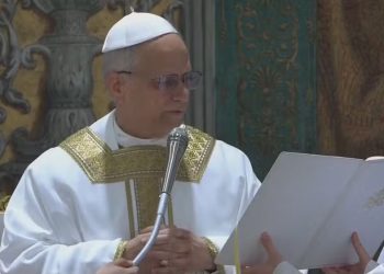 Papa Leão XIV celebra primeira missa dando início ao seu pontificado