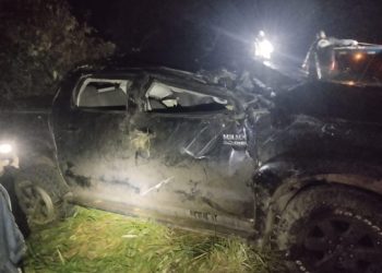 Caminhonete com placas do Paraguai capota na SC-150