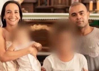 Adolescente mata pais e irmão de três anos após ser impedido de viajar para ver namorada virtual