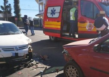 Colisão entre veículos deixa mulher ferida em Campos Novos