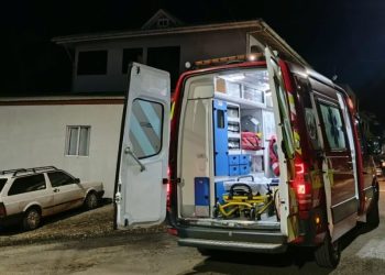 Briga em bar deixa três homens esfaqueados no centro de Irani