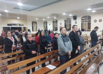 Fiéis participam da primeira noite do tríduo em preparação para a 61ª festa em honra a São Cristóvão