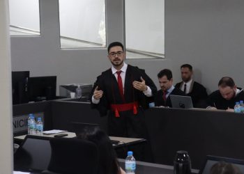 “Quero sair daqui com a sensação de que a justiça foi feita”, diz promotor em julgamento de Claudia Tavares