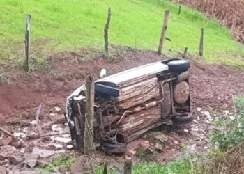 Motorista é encontrado sem vida dentro de carro tombado na SC-355