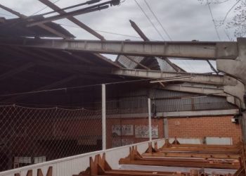 Temporal causa danos em centro comunitário de Ipira