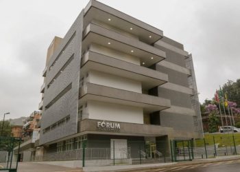 Homem é condenado a 18 anos de prisão por tentativa de feminicídio em Herval d’Oeste