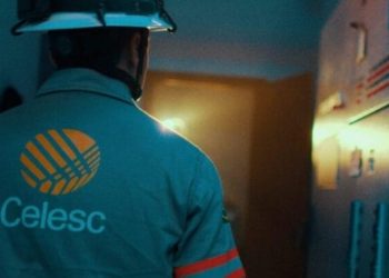 Cerca de 90% dos trabalhadores da Celesc entram em greve em todo o Estado