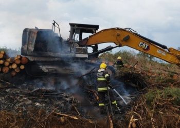 Incêndio destrói máquina agrícola no interior de Campos Novos