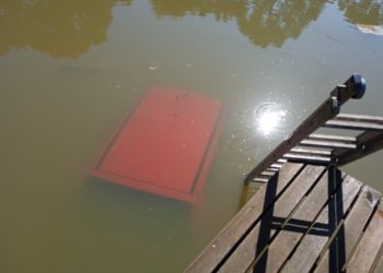 Idoso é salvo por populares após carro cair em açude em Ipira