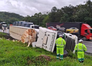 Carreta de empresa da região tomba no Panará e motorista morre no local