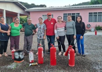 M e M Brigadistas desenvolve treinamento de combate a incêndio em lar de idosos em Ouro