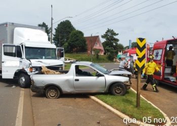 Atualizada: Idoso de 100 anos morre em colisão entre caminhonete e caminhão na BR-470, em Campos Novos