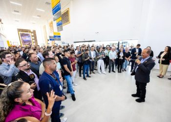 Governador recebe voo inaugural da Gol em Correia Pinto