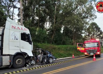Colisão entre carro e caminhão deixa um morto na SC-355, em Fraiburgo