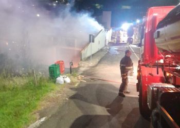 Incêndio de grandes proporções atinge fábrica de jeans em Arroio Trinta