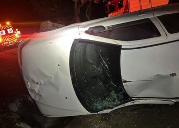 Saída de pista seguida de capotamento deixa homem ferido na SC-150 em Ouro