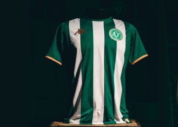 Chapecoense anuncia novo uniforme em homenagem a vítimas de tragédia aérea