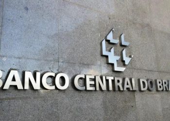 Banco Central mantém Selic em 15% ao ano e sinaliza início de corte de juros em março