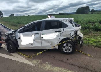 Colisão entre carro e caminhão é registrada na BR-470 em Campos Novos
