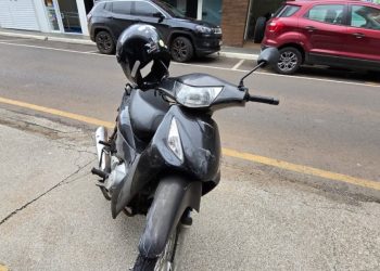 Motociclista é socorrido pelo Corpo de Bombeiros após colisão com carro em Capinzal