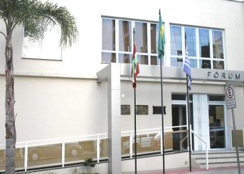 Ministério Público denuncia homem por dirigir sem habilitação e porte de droga em Capinzal