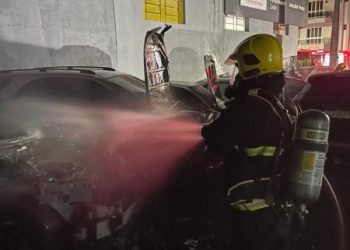 Bombeiros atendem incêndio em garagem de veículos em Campos Novos