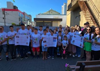 Ato em busca de justiça por Sara Held mobiliza familiares, amigos e comunidade em Capinzal