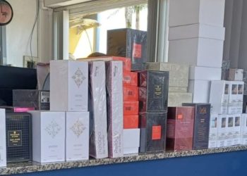 Perfumes de luxo escondidos em veículo são apreendidos em SC