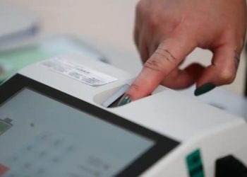 Com novos títulos e regularizações, país ganha mais 1,1 mi eleitores