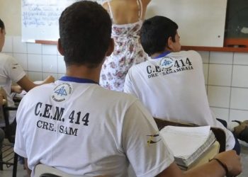 Pé-de-Meia reduz abandono escolar no ensino médio em 43% em dois anos