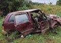 Mulher morre após carro sair da pista e capotar em barranco na SC-355